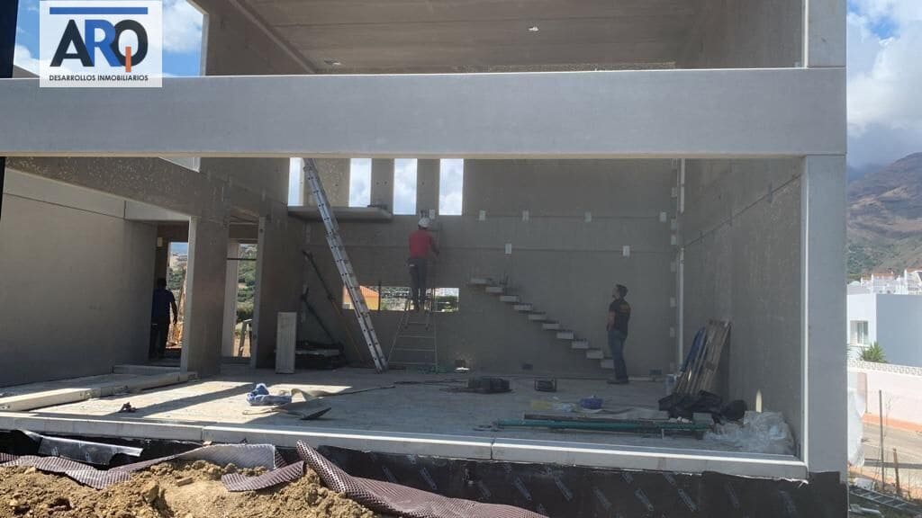 3 makuuhuone Huvila myytävänä paikassa Estepona mukana uima-altaan 
autotalli - 1 200 000 € (Ref: 8687707)