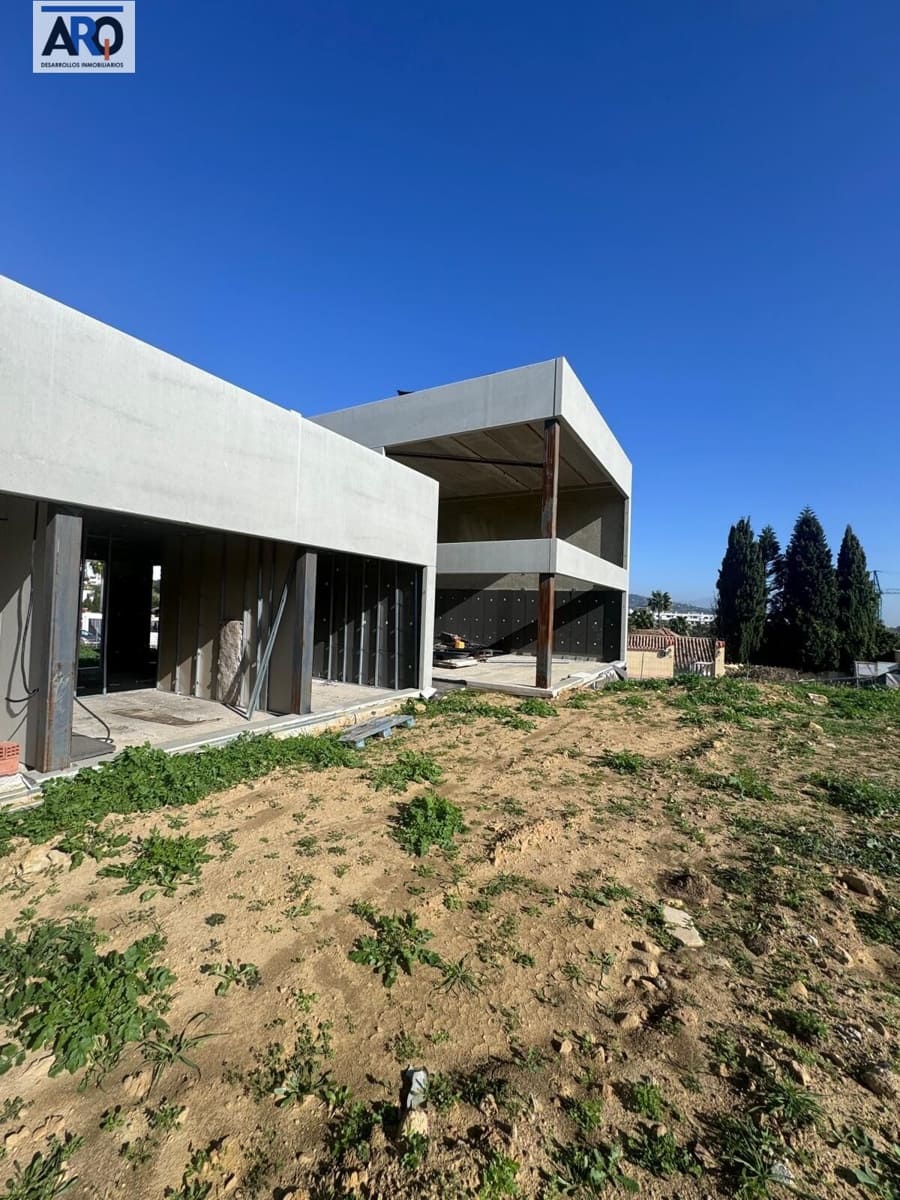 3 makuuhuone Huvila myytävänä paikassa Estepona mukana uima-altaan 
autotalli - 1 200 000 € (Ref: 8687707)