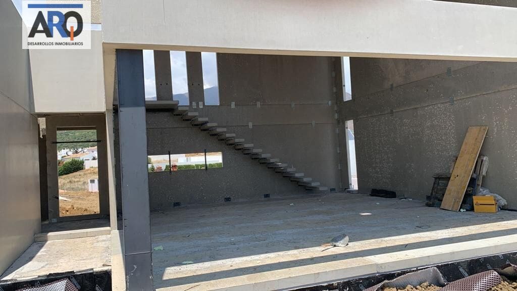 3 makuuhuone Huvila myytävänä paikassa Estepona mukana uima-altaan 
autotalli - 1 200 000 € (Ref: 8687707)