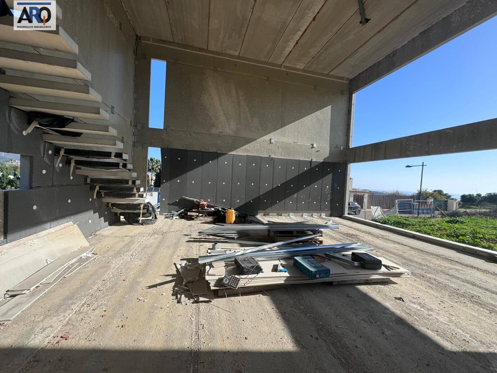 3 makuuhuone Huvila myytävänä paikassa Estepona mukana uima-altaan 
autotalli - 1 200 000 € (Ref: 8687707)