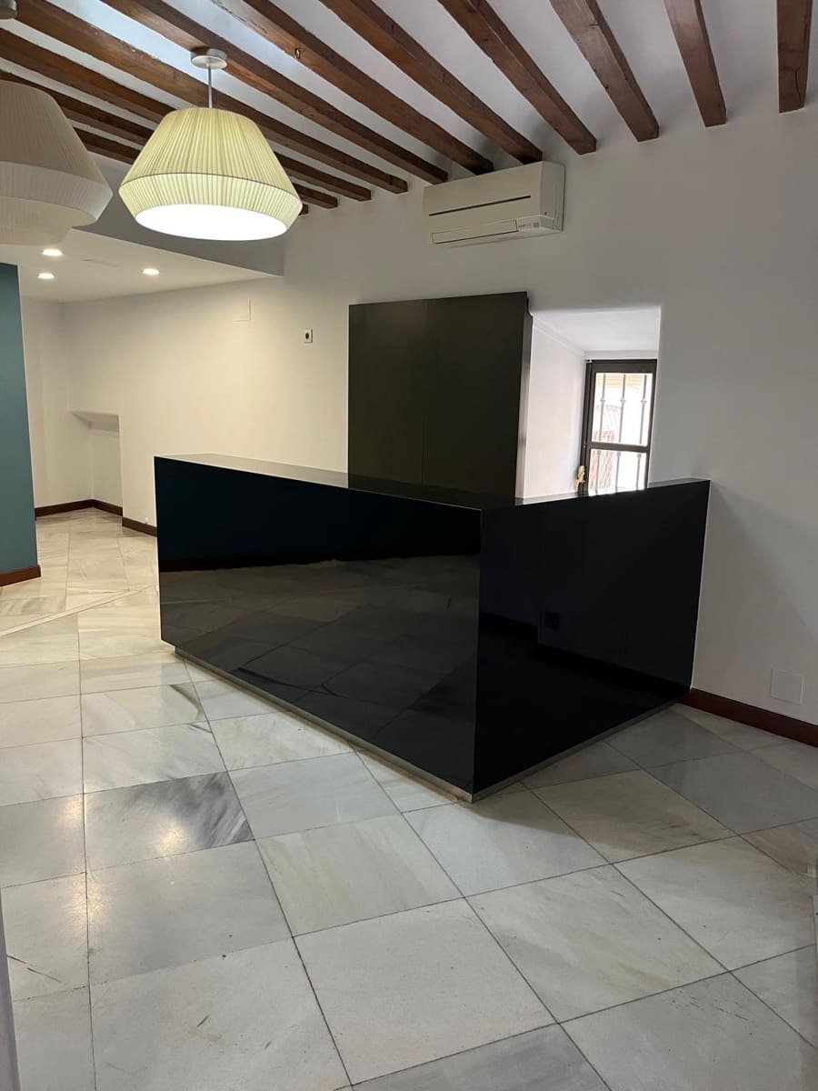 4 soveværelse Kontor til salg i Malaga by - € 550.000 (Ref: 9296812)