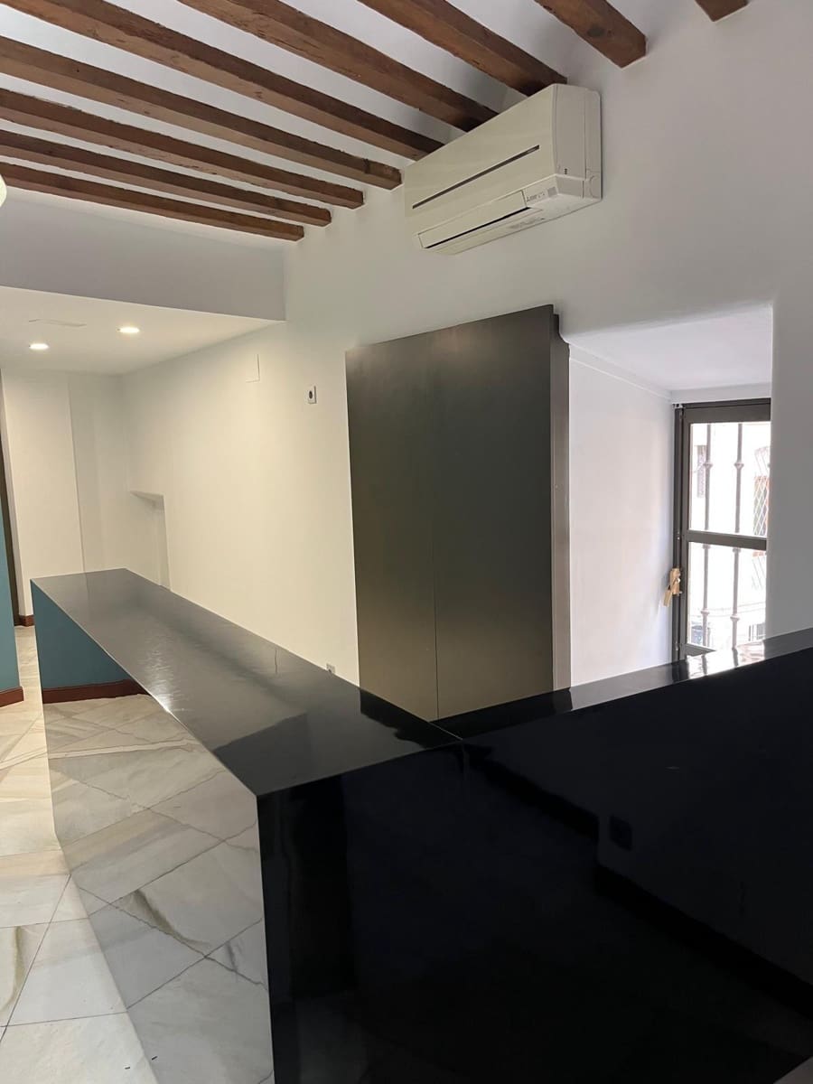 4 soveværelse Kontor til salg i Malaga by - € 550.000 (Ref: 9296812)