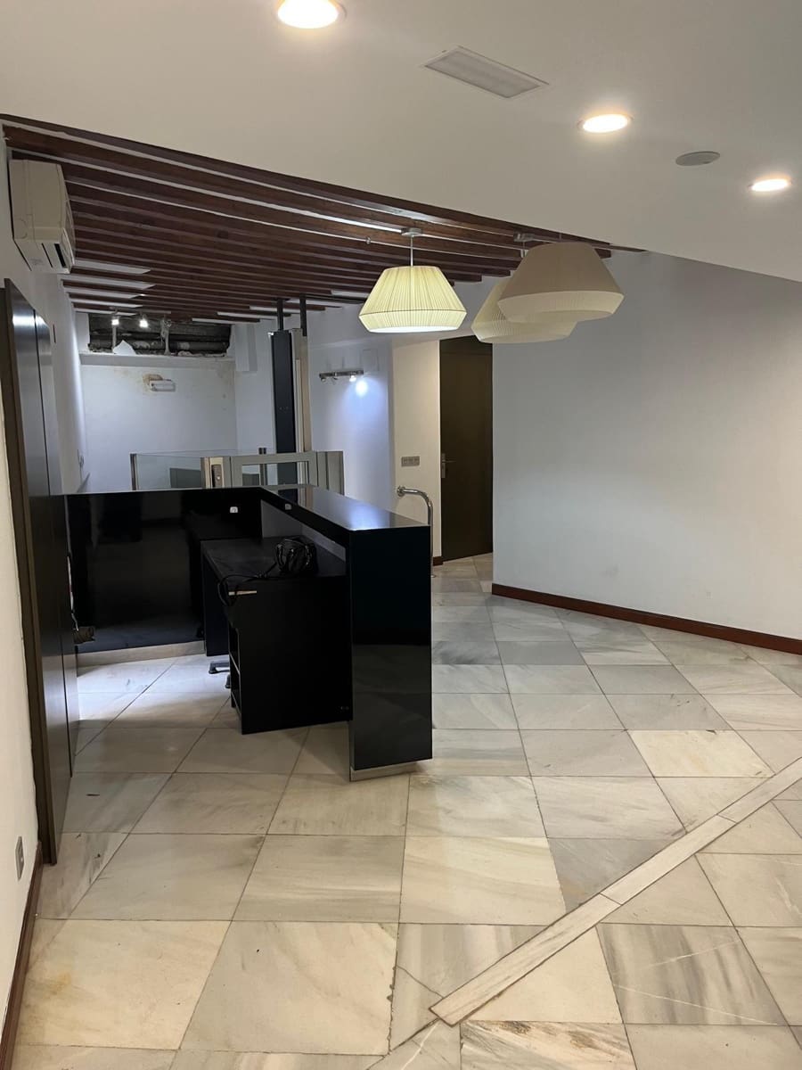 4 soveværelse Kontor til salg i Malaga by - € 550.000 (Ref: 9296812)