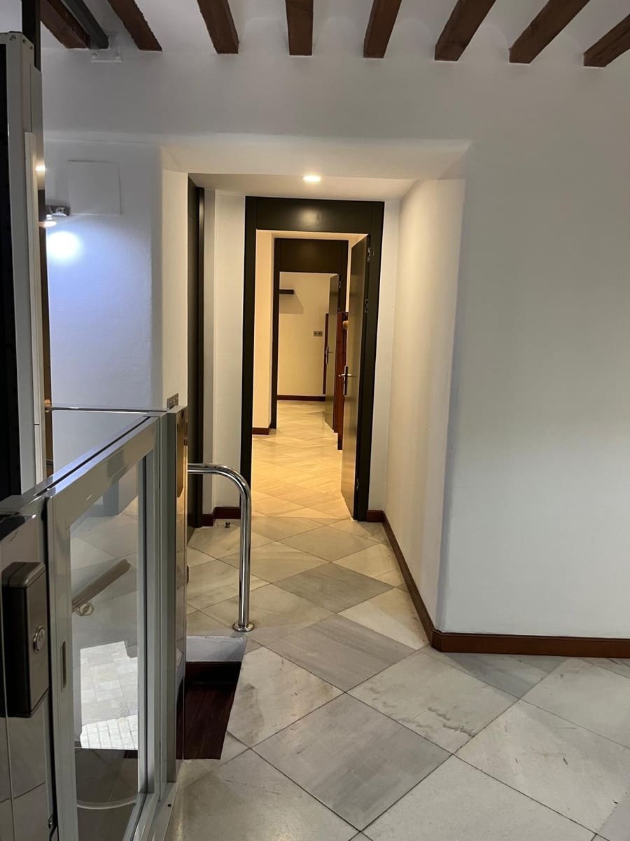 4 soveværelse Kontor til salg i Malaga by - € 550.000 (Ref: 9296812)