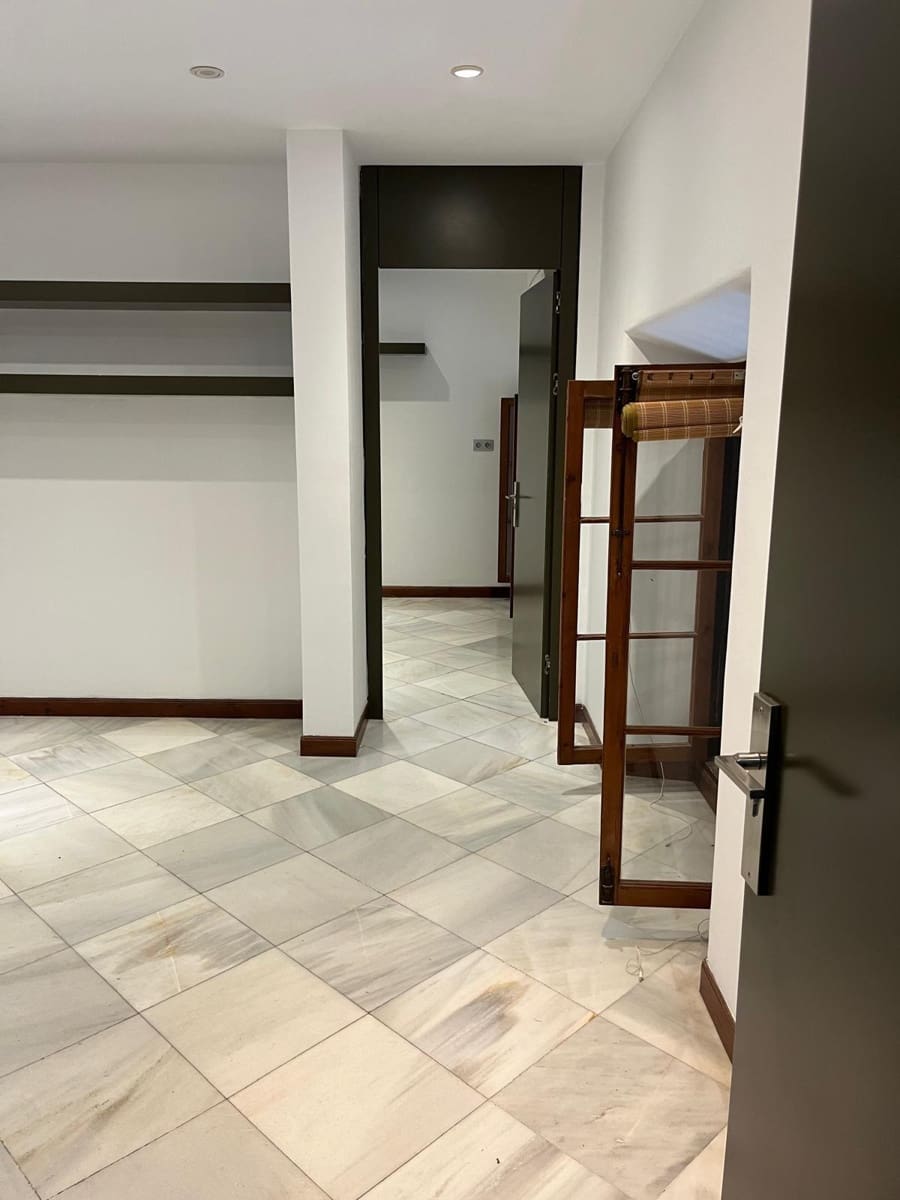 4 soveværelse Kontor til salg i Malaga by - € 550.000 (Ref: 9296812)