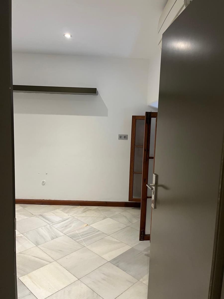 4 soveværelse Kontor til salg i Malaga by - € 550.000 (Ref: 9296812)