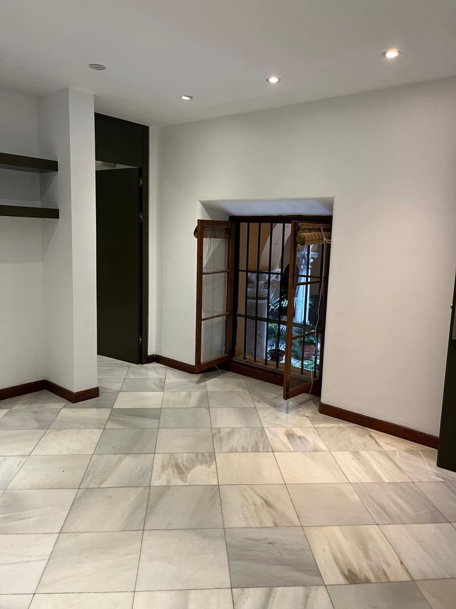 4 soveværelse Kontor til salg i Malaga by - € 550.000 (Ref: 9296812)