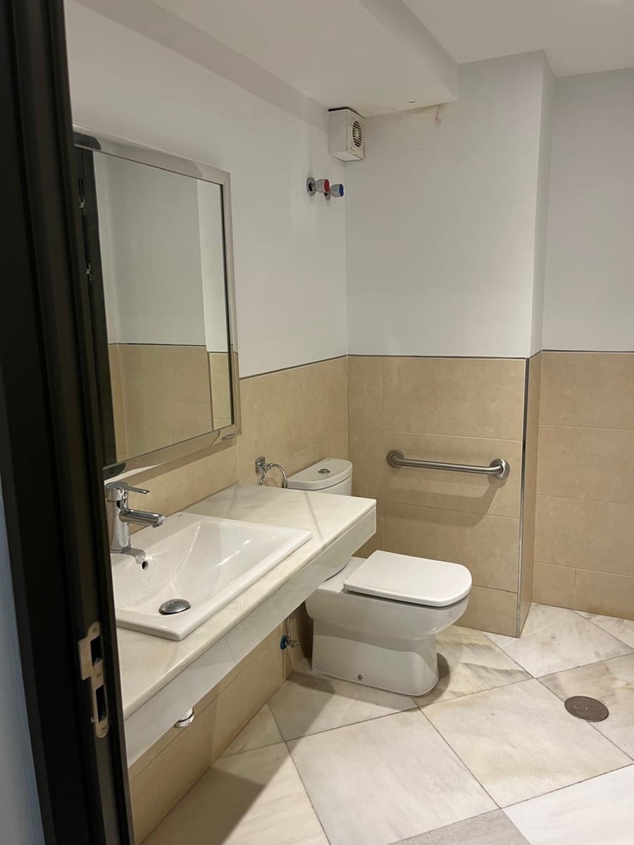 4 soveværelse Kontor til salg i Malaga by - € 550.000 (Ref: 9296812)