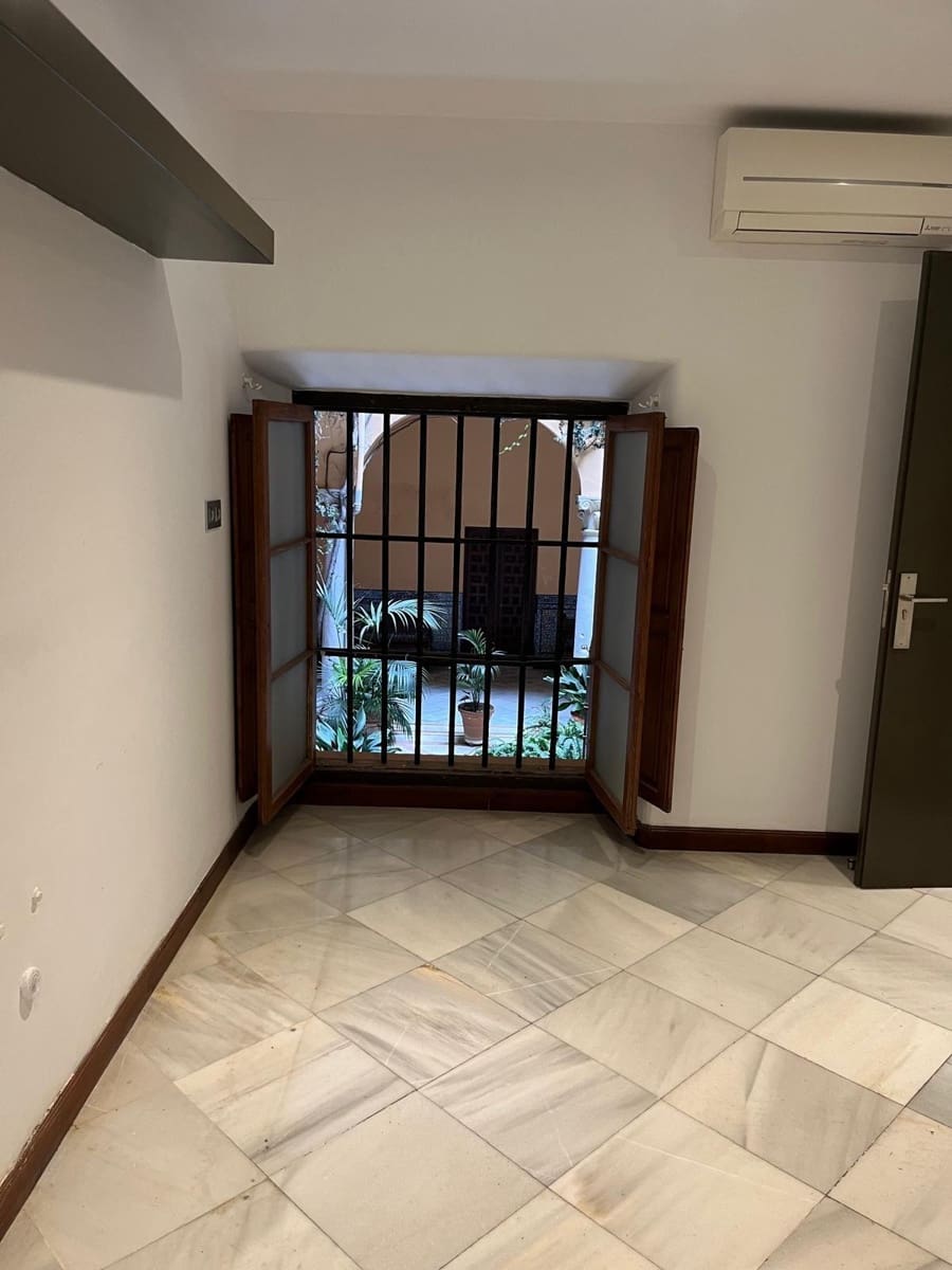 4 soveværelse Kontor til salg i Malaga by - € 550.000 (Ref: 9296812)