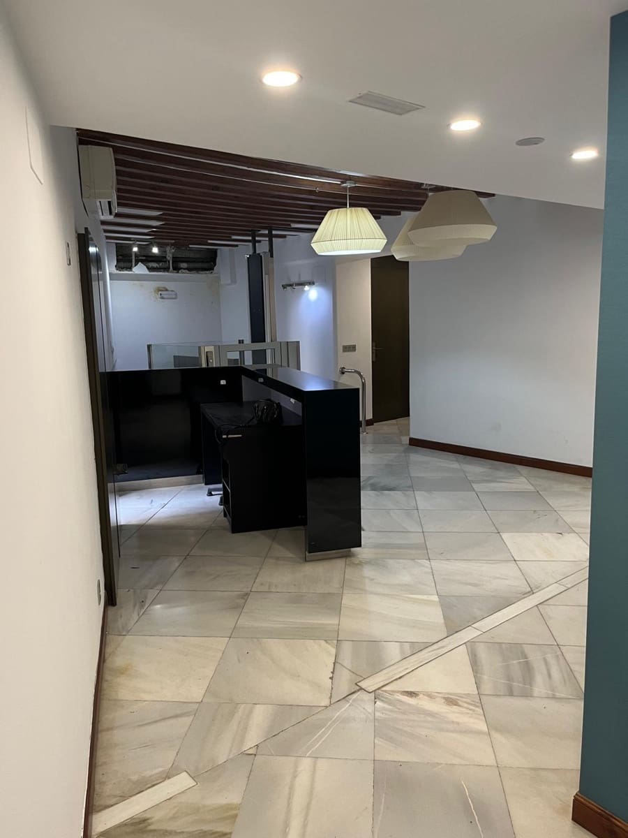 4 soveværelse Kontor til salg i Malaga by - € 550.000 (Ref: 9296812)