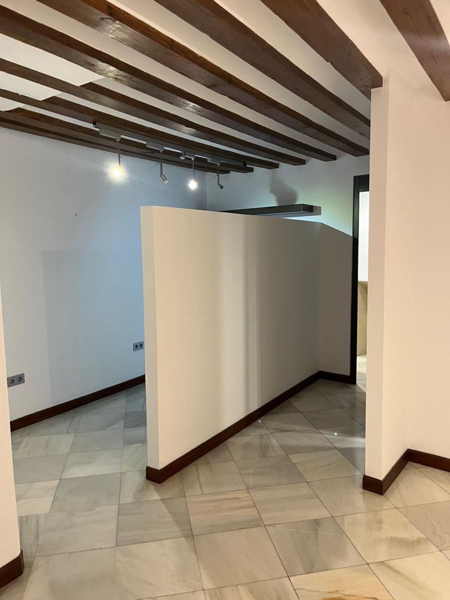 4 soveværelse Kontor til salg i Malaga by - € 550.000 (Ref: 9296812)