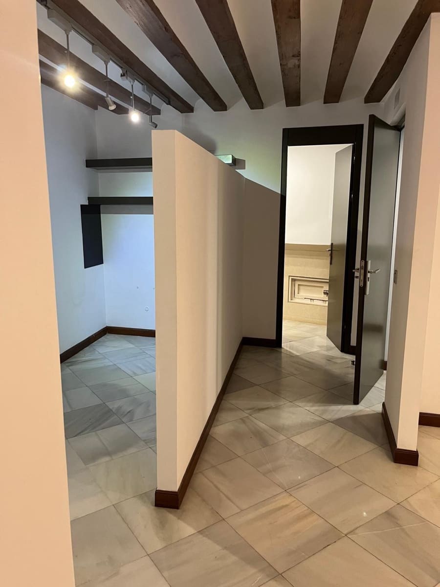 4 soveværelse Kontor til salg i Malaga by - € 550.000 (Ref: 9296812)