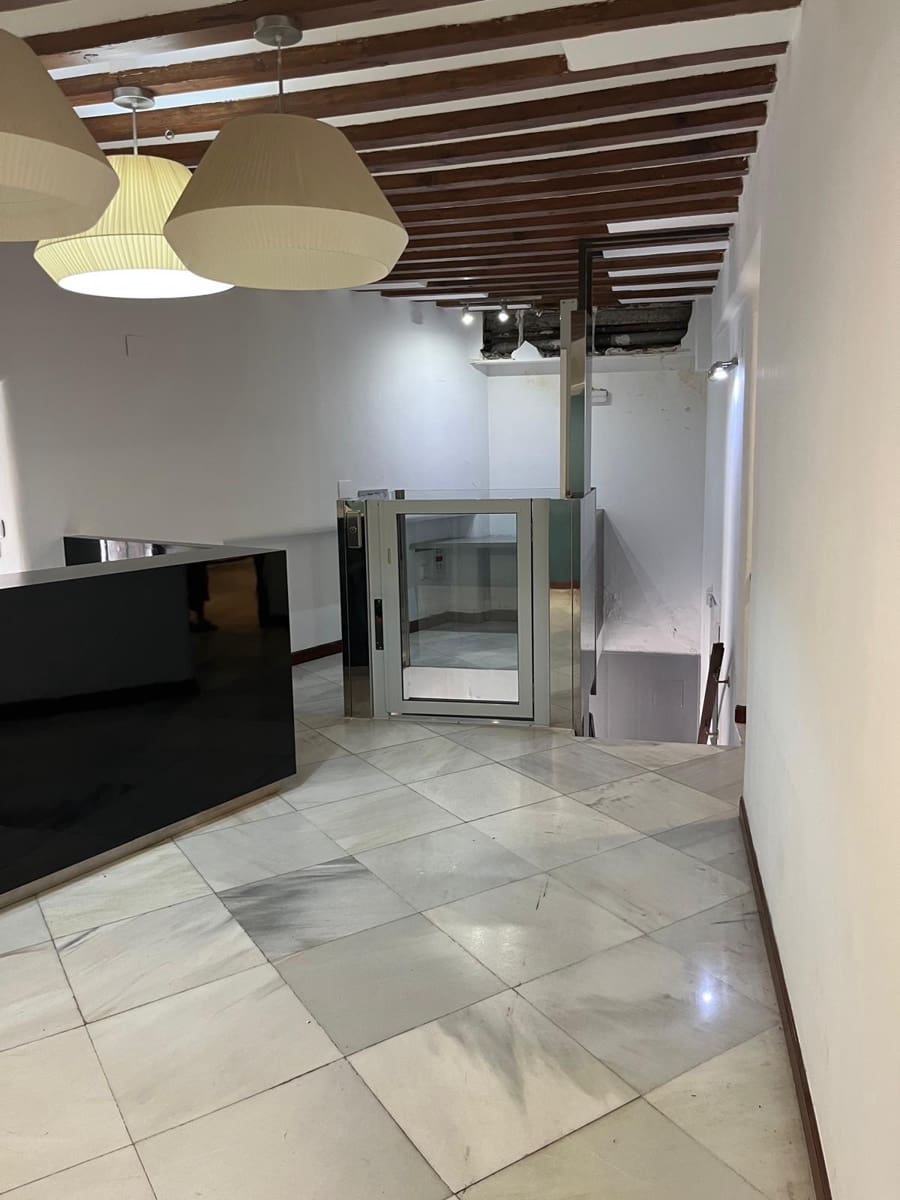 4 soveværelse Kontor til salg i Malaga by - € 550.000 (Ref: 9296812)