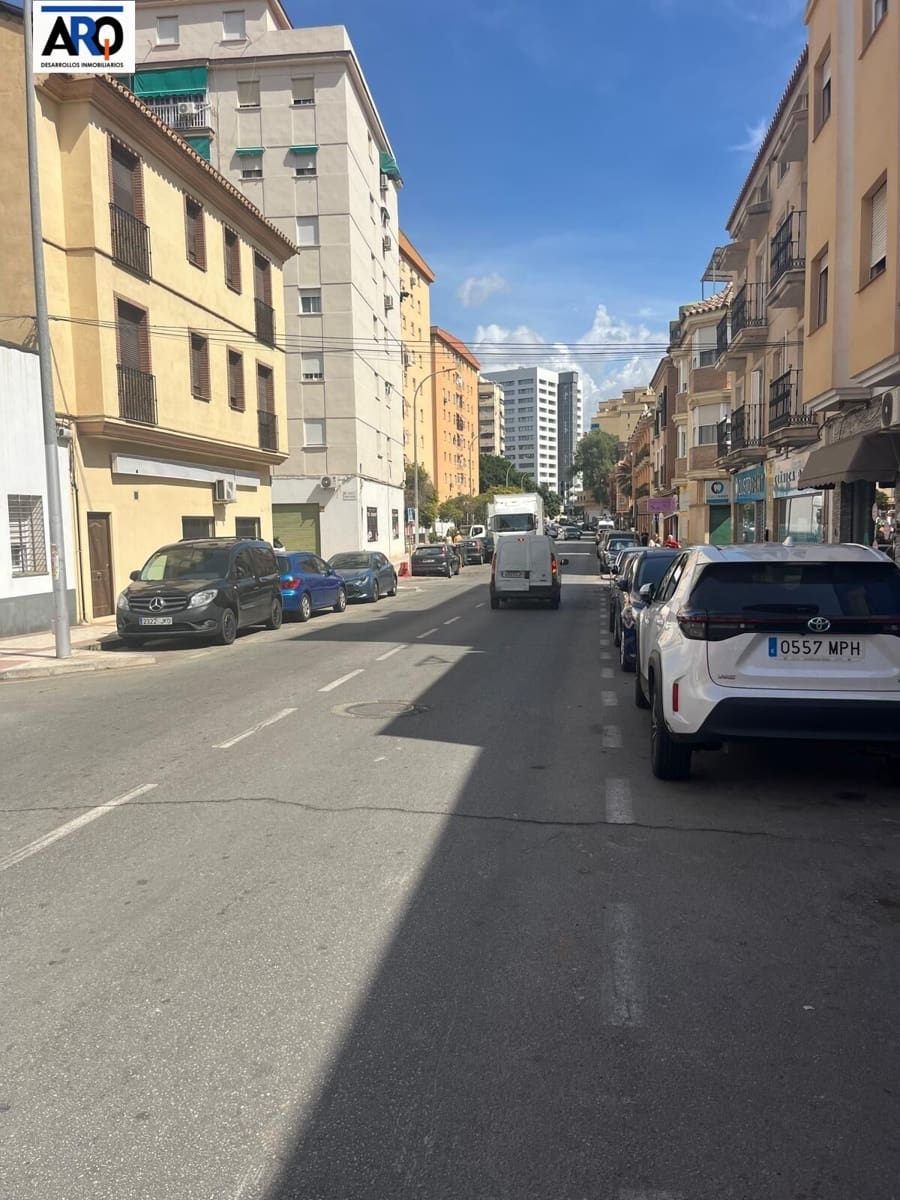 7 soverom Kommersiell til salgs i Malaga by med garasje - € 1 350 000 (Ref: 9301000)