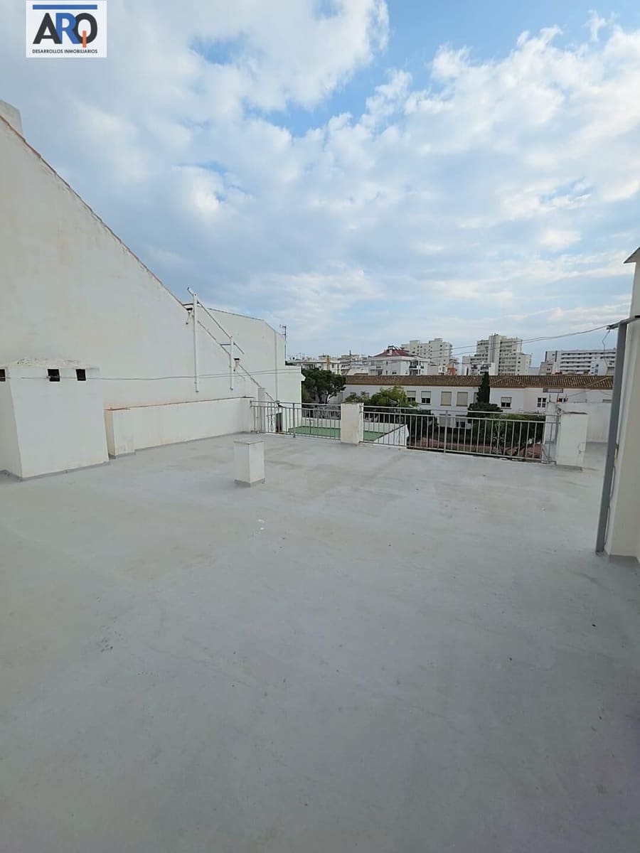 Piso de 4 habitaciones en Fuengirola en venta - 320.000 € (Ref: 9450209)
