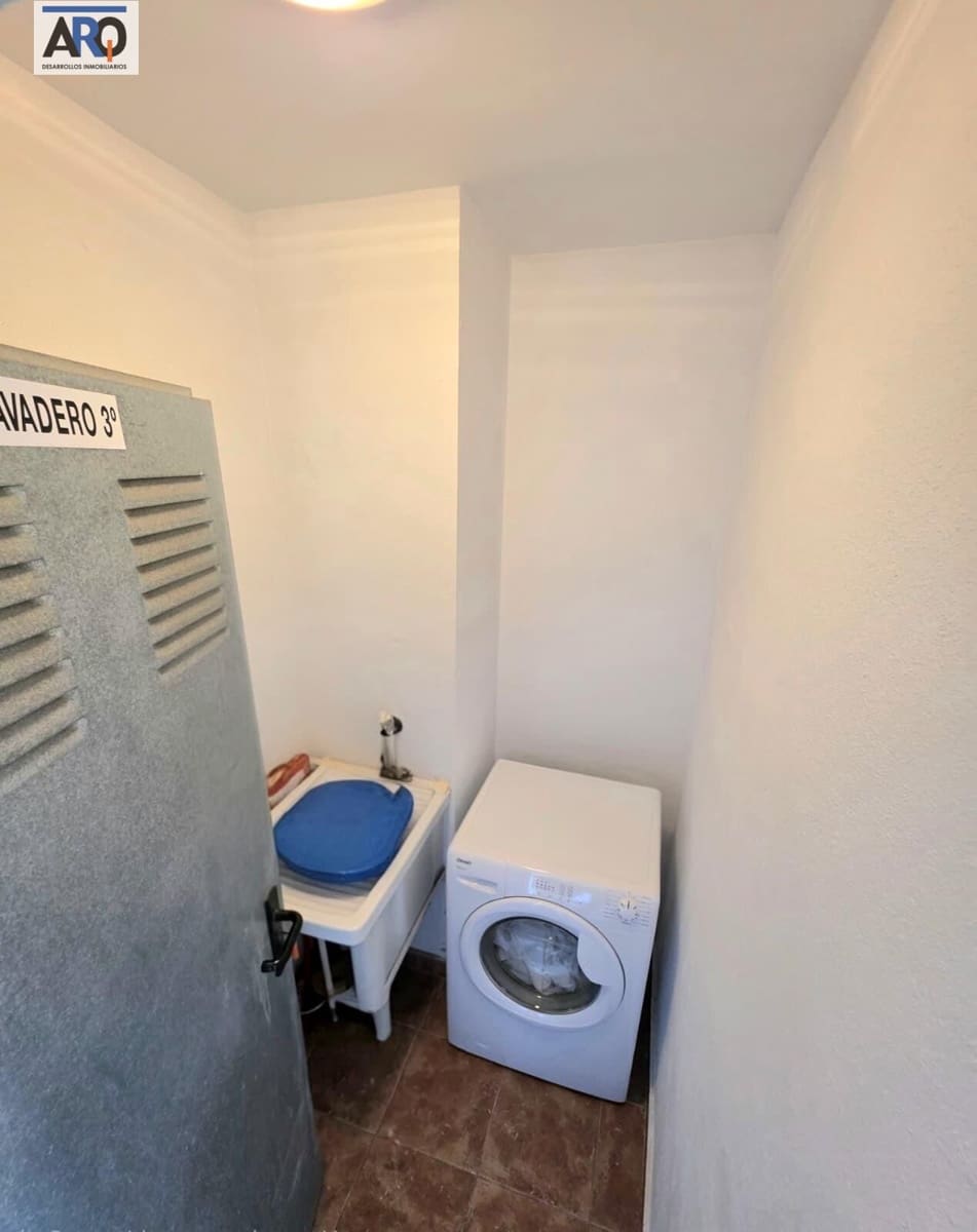 3 soveværelse Lejlighed til salg i Malaga by - € 354.000 (Ref: 9974260)
