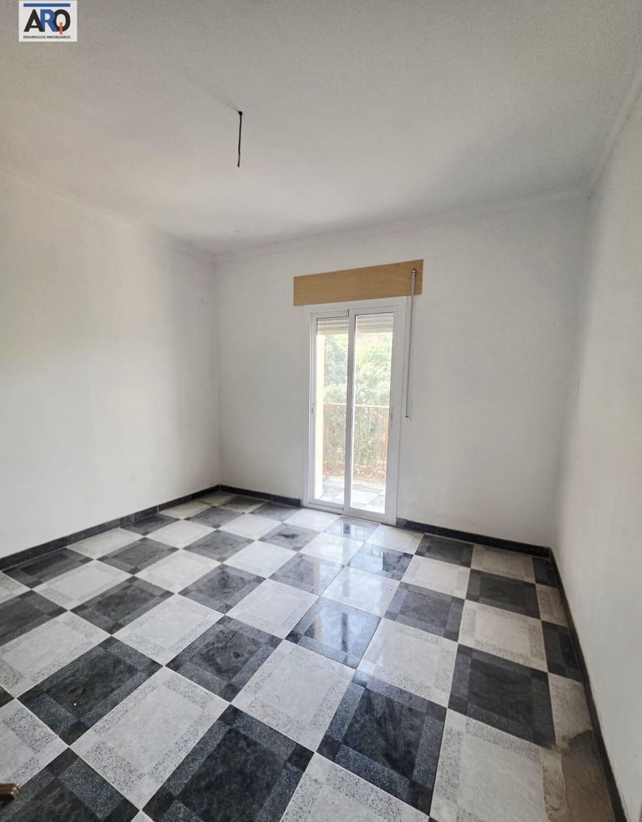 7 sypialnia Willa na sprzedaż w Comares z garażem - 399 000 € (Ref: 9978792)