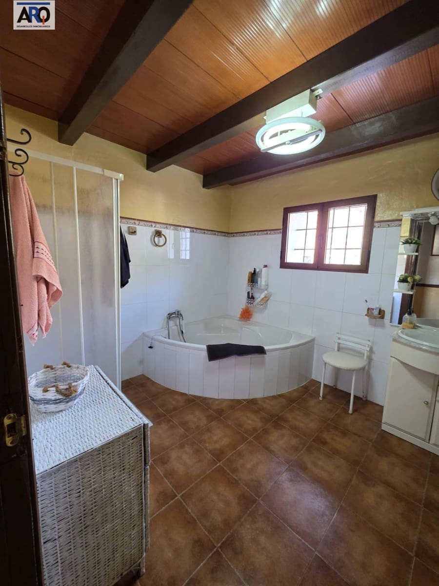 5 bedroom Finca/Country House for sale in Almogia with garage - € 260,000 (Ref: 9978793)