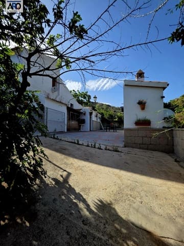 5 bedroom Finca/Country House for sale in Almogía with garage - € 260,000 (Ref: 9978793)