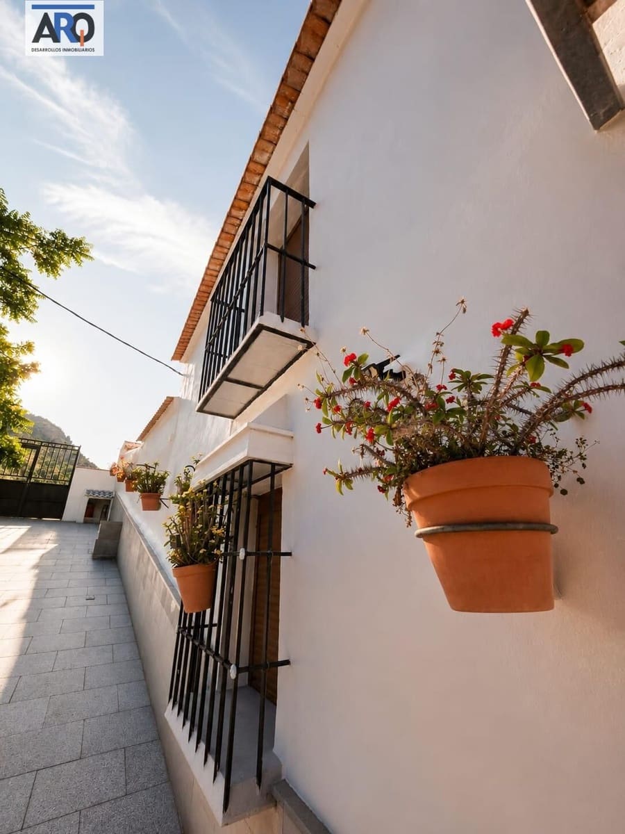 5 bedroom Finca/Country House for sale in Almogia with garage - € 260,000 (Ref: 9978793)