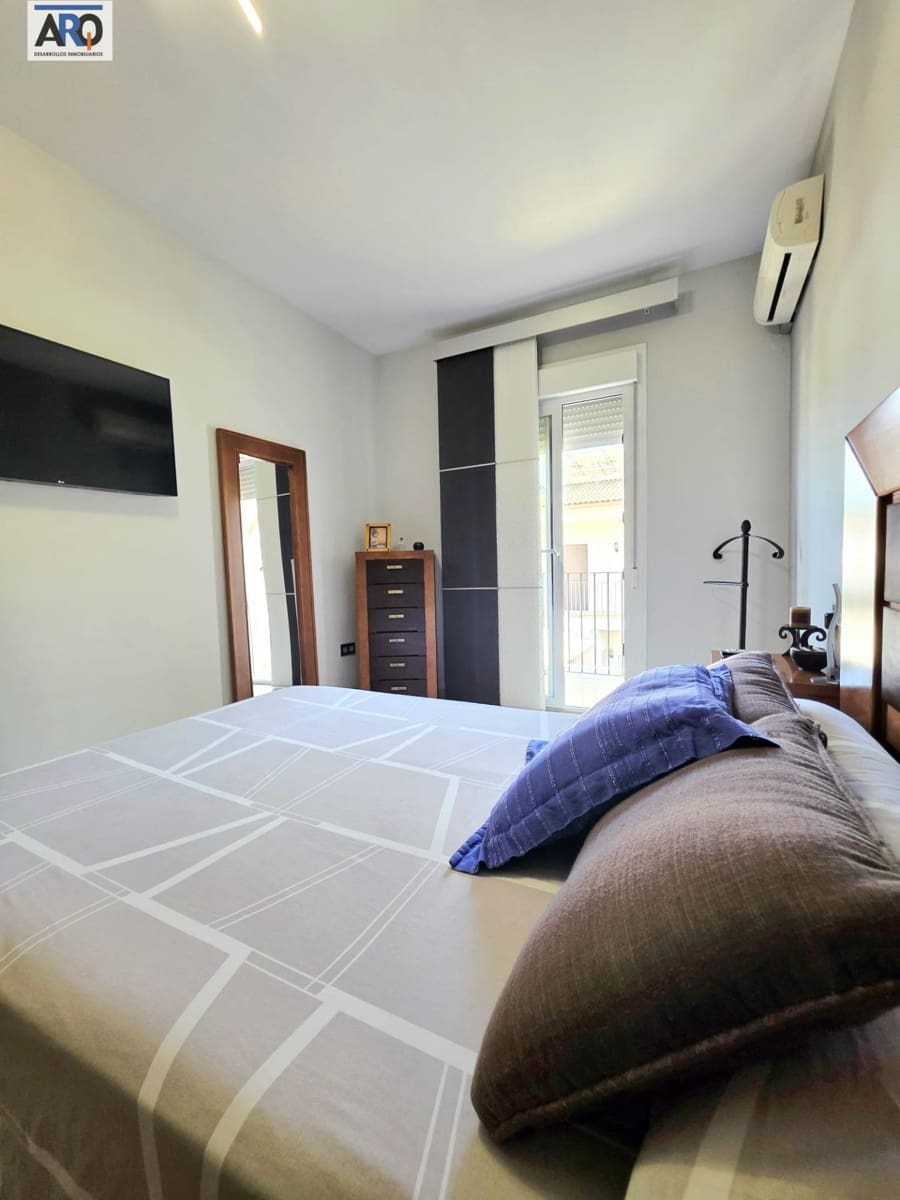 3 soverom Villa til salgs i Humilladero med svømmebasseng garasje - € 295 000 (Ref: 9978796)