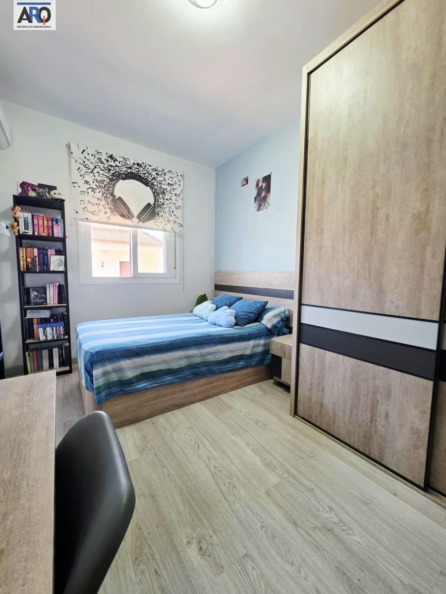 3 soverom Villa til salgs i Humilladero med svømmebasseng garasje - € 295 000 (Ref: 9978796)