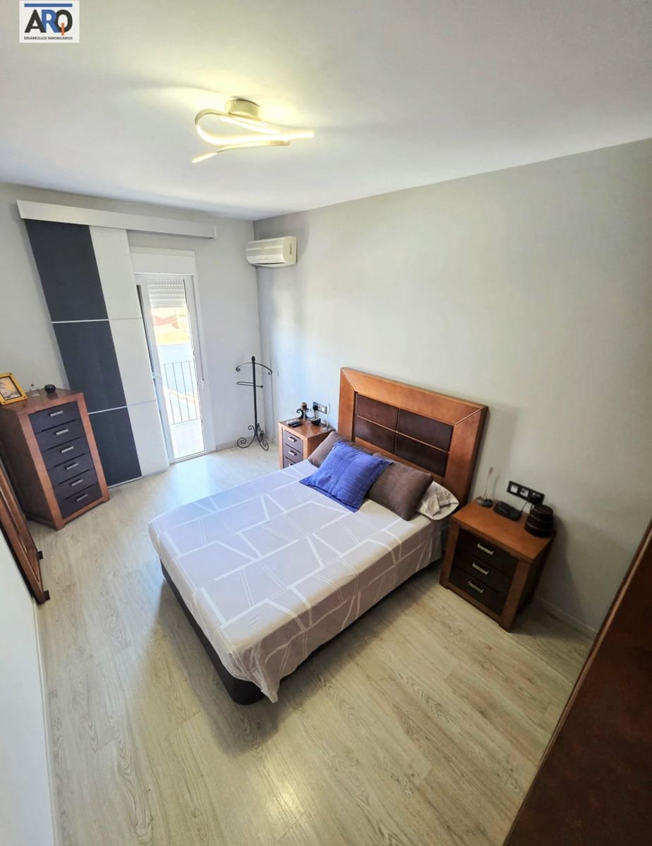 3 soverom Villa til salgs i Humilladero med svømmebasseng garasje - € 295 000 (Ref: 9978796)
