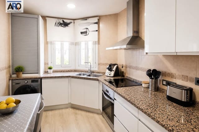 3 Zimmer Villa zu verkaufen in Humilladero mit Pool Garage - 295.000 € (Ref: 9978796)