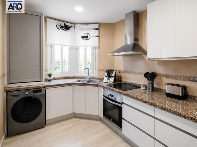 3 Zimmer Villa zu verkaufen in Humilladero mit Pool Garage - 295.000 € (Ref: 9978796)