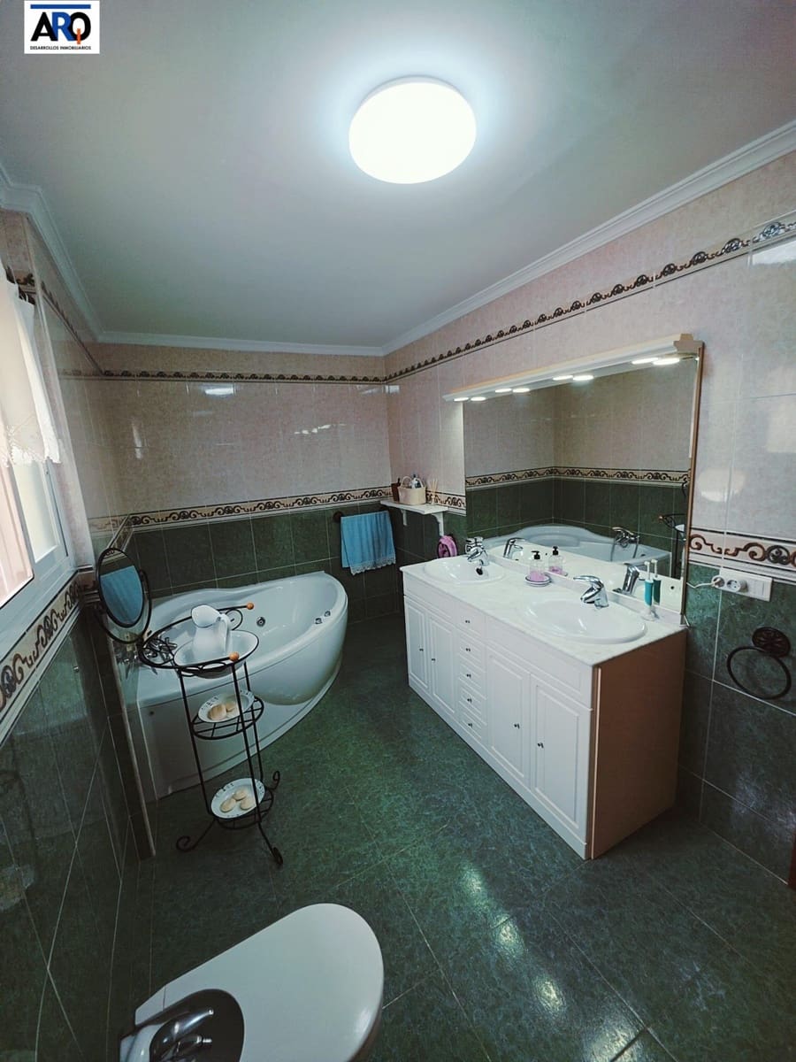 5 soveværelse Villa til salg i Rincon de la Victoria med swimmingpool garage - € 1.150.000 (Ref: 9978801)