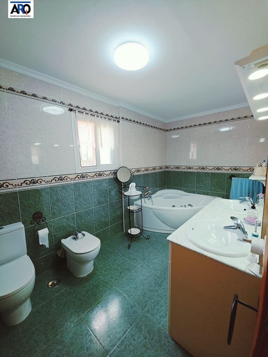 5 soveværelse Villa til salg i Rincon de la Victoria med swimmingpool garage - € 1.150.000 (Ref: 9978801)