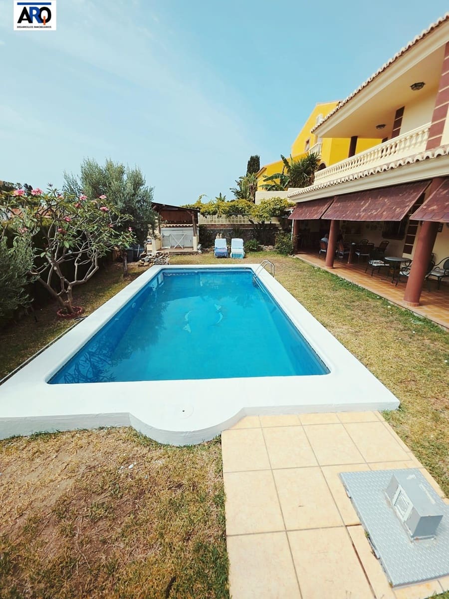 5 soveværelse Villa til salg i Rincon de la Victoria med swimmingpool garage - € 1.150.000 (Ref: 9978801)