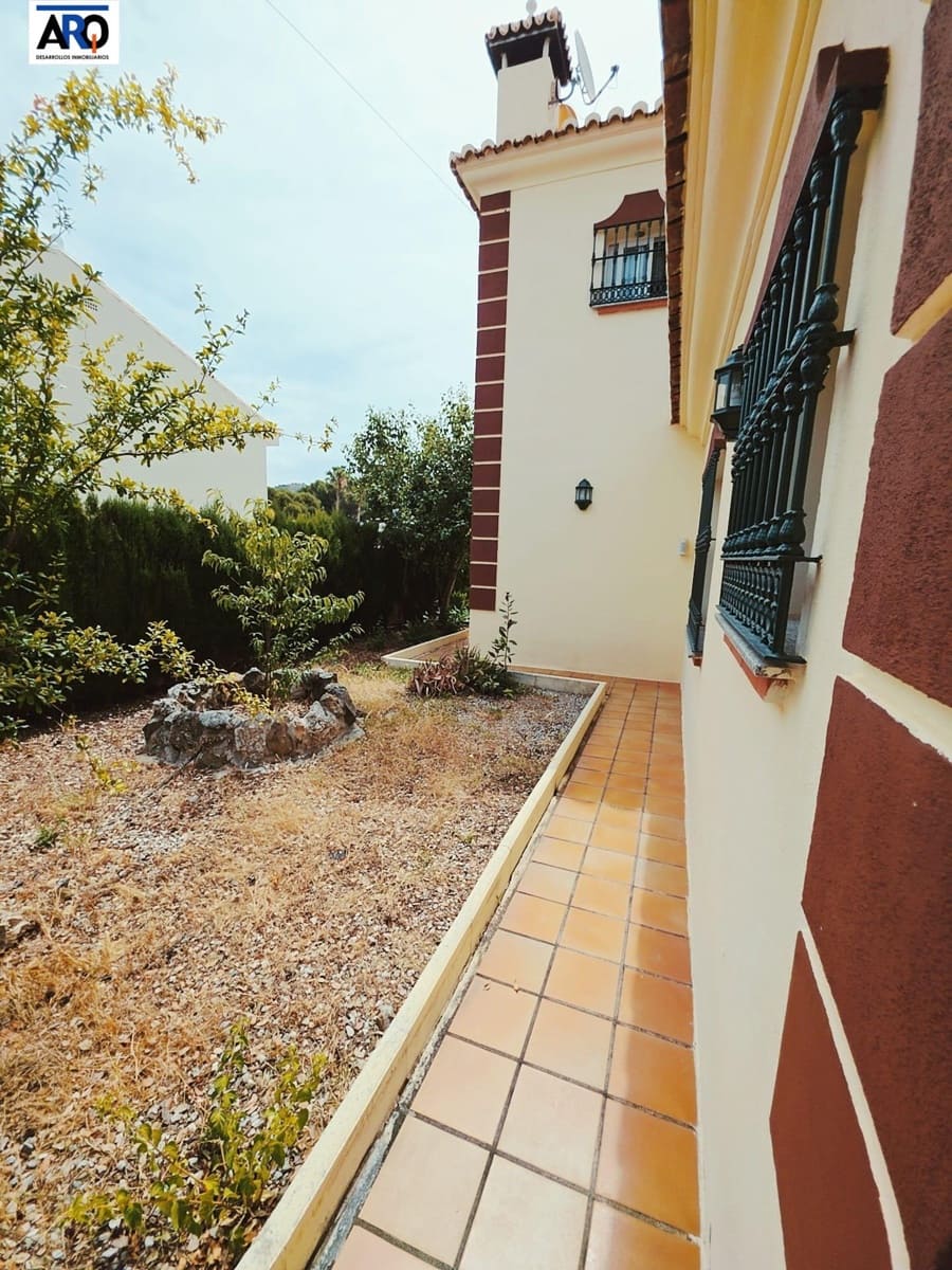 5 soveværelse Villa til salg i Rincon de la Victoria med swimmingpool garage - € 1.150.000 (Ref: 9978801)