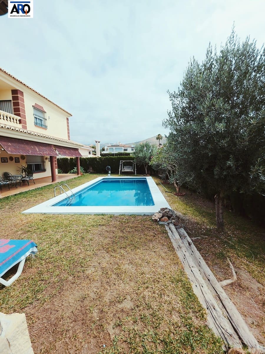 5 soveværelse Villa til salg i Rincon de la Victoria med swimmingpool garage - € 1.150.000 (Ref: 9978801)