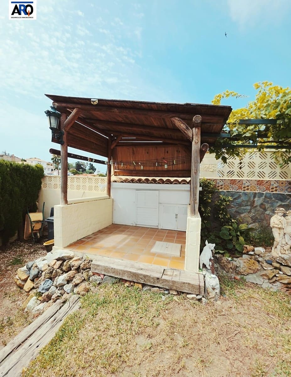 5 soveværelse Villa til salg i Rincon de la Victoria med swimmingpool garage - € 1.150.000 (Ref: 9978801)