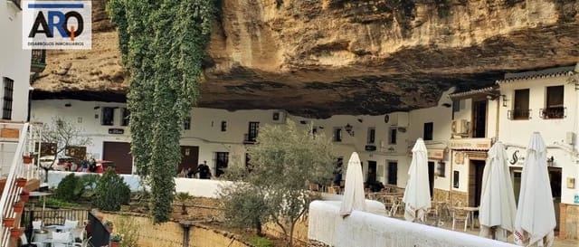 3 bedroom Townhouse for sale in Setenil de las Bodegas - € 109,000 (Ref: 9987148)