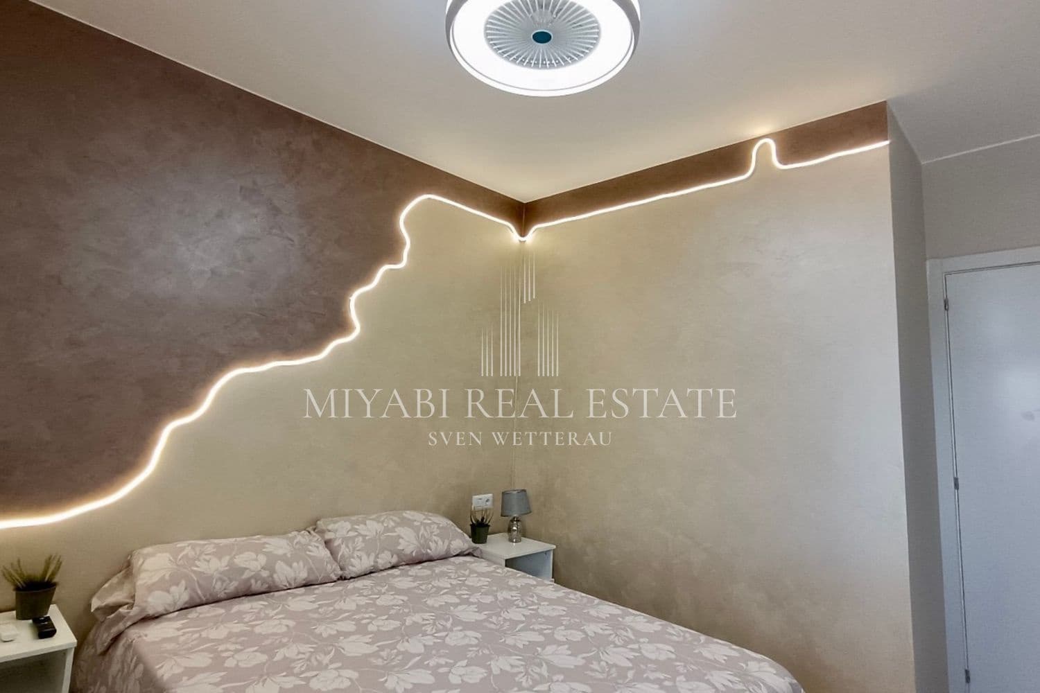 2 slaapkamer Flat te koop in Playa del Ingles met zwembad - € 320.000 (Ref: 9415895)