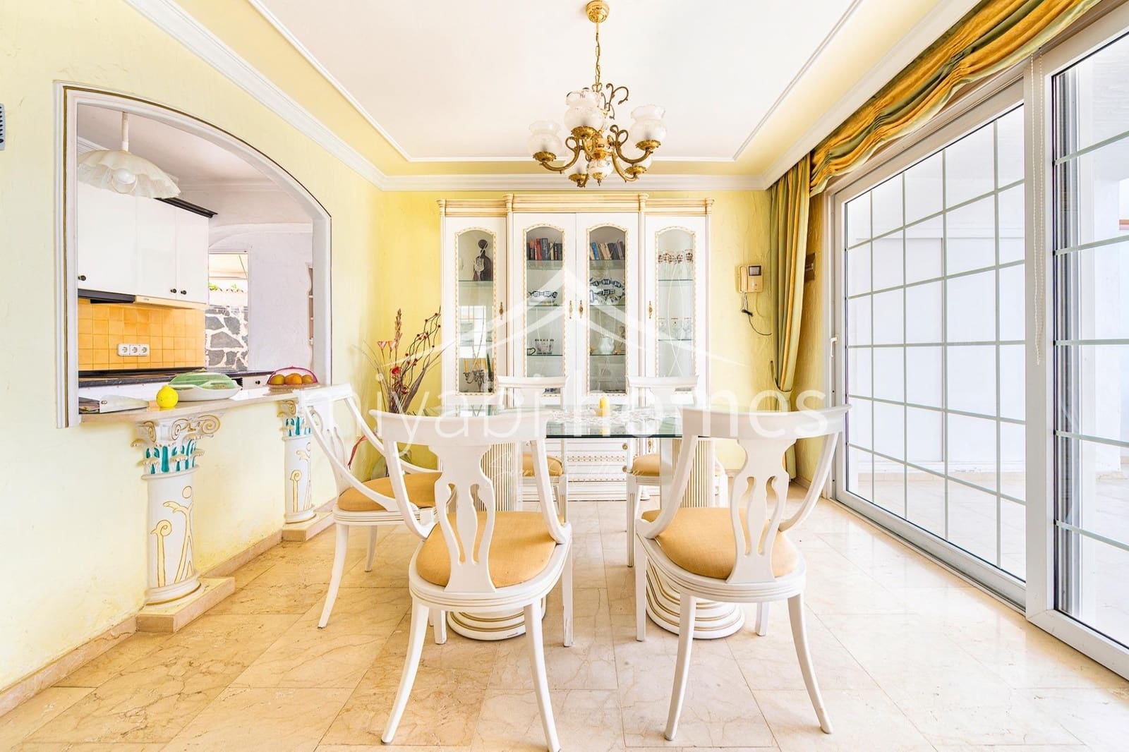 7 bedroom Bungalow for sale in Playa del Ingles with garage - € 1,450,000 (Ref: 9416177)