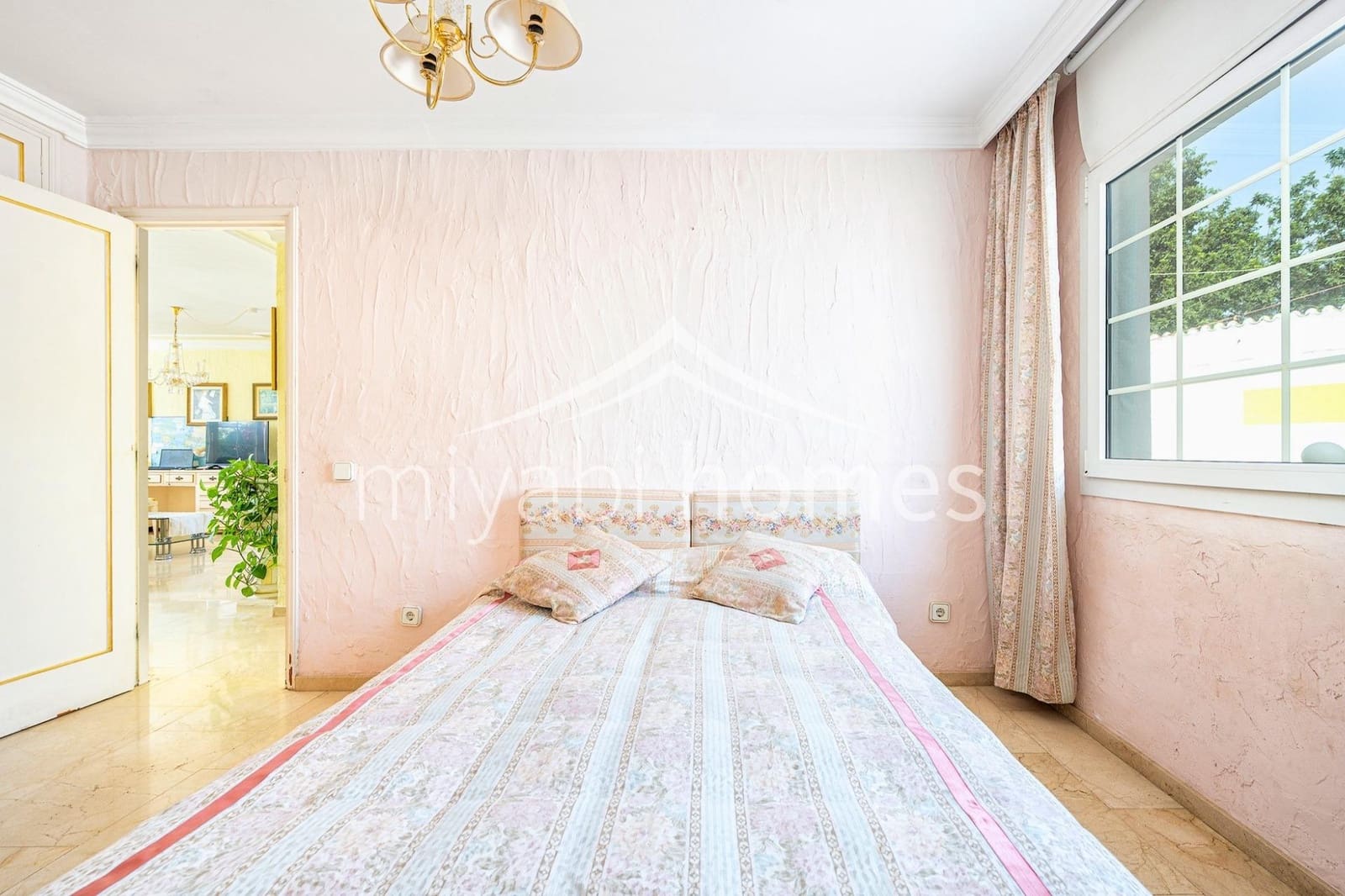 7 bedroom Bungalow for sale in Playa del Ingles with garage - € 1,450,000 (Ref: 9416177)