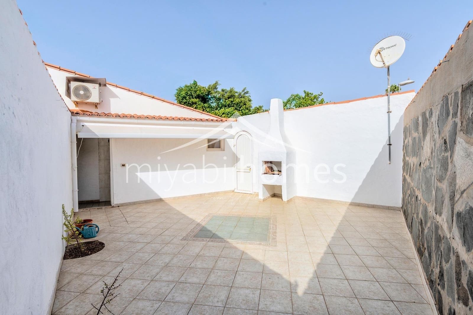 7 bedroom Bungalow for sale in Playa del Ingles with garage - € 1,450,000 (Ref: 9416177)