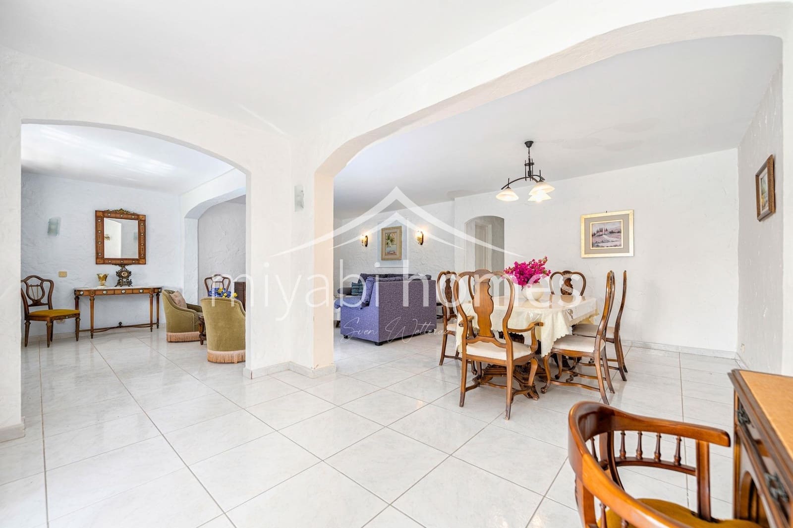 7 bedroom Bungalow for sale in Playa del Ingles with garage - € 1,450,000 (Ref: 9416177)