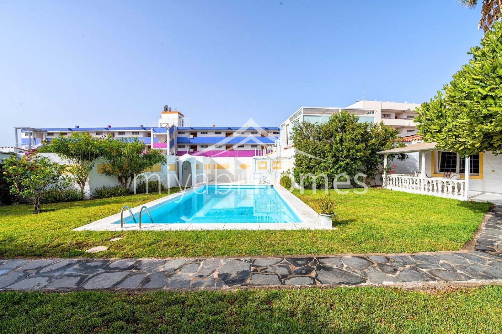 7 bedroom Bungalow for sale in Playa del Ingles with garage - € 1,450,000 (Ref: 9416177)