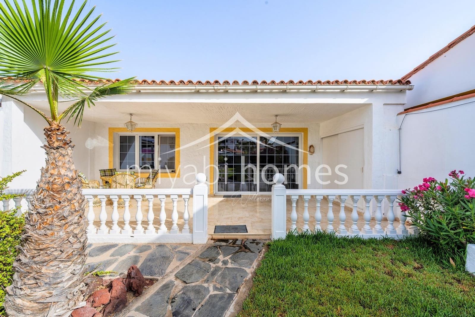 7 bedroom Bungalow for sale in Playa del Ingles with garage - € 1,450,000 (Ref: 9416177)