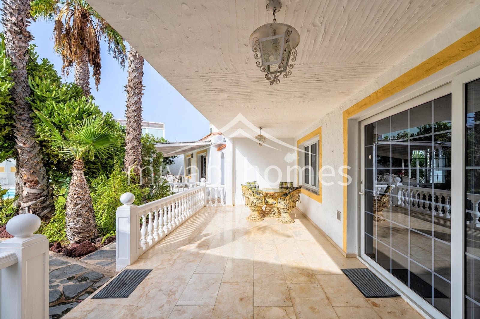 7 bedroom Bungalow for sale in Playa del Ingles with garage - € 1,450,000 (Ref: 9416177)