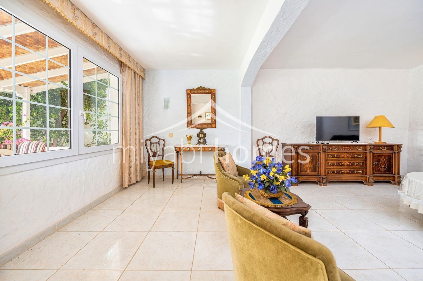 7 bedroom Bungalow for sale in Playa del Ingles with garage - € 1,450,000 (Ref: 9416177)