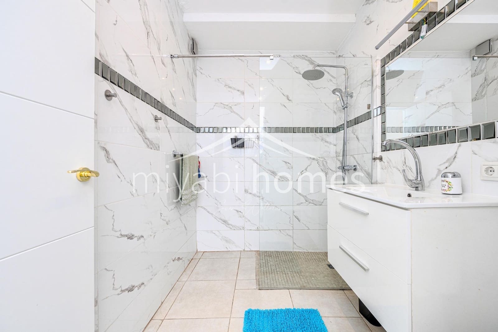 7 bedroom Bungalow for sale in Playa del Ingles with garage - € 1,450,000 (Ref: 9416177)