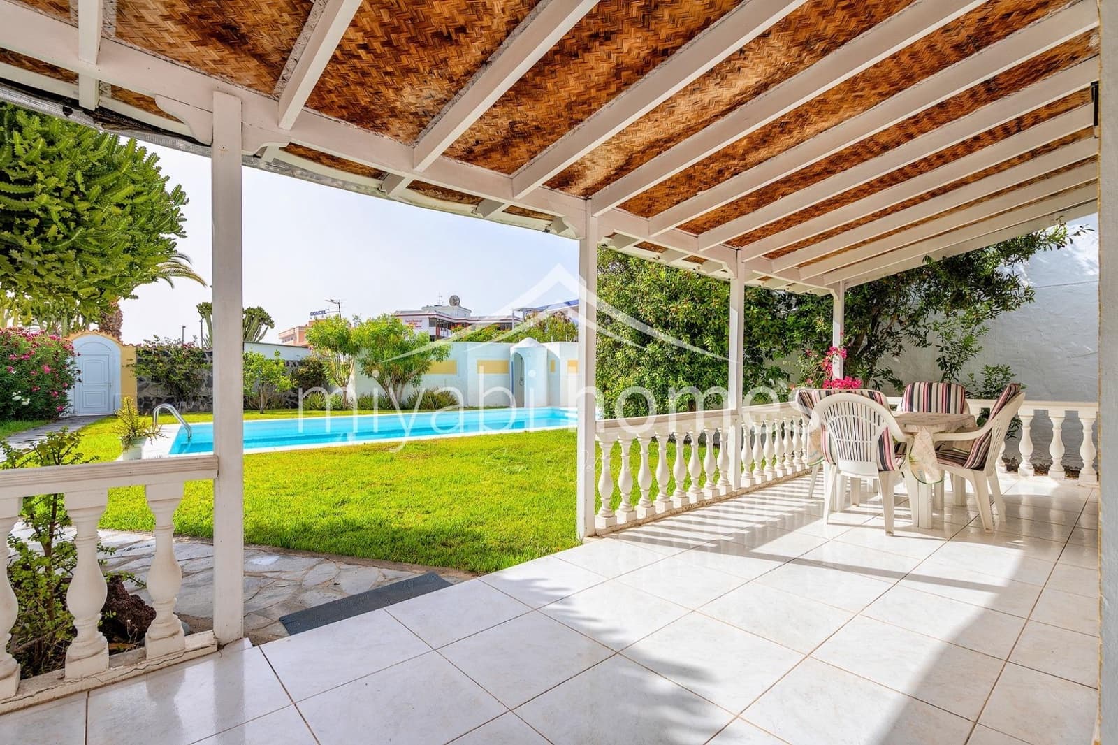 7 bedroom Bungalow for sale in Playa del Ingles with garage - € 1,450,000 (Ref: 9416177)