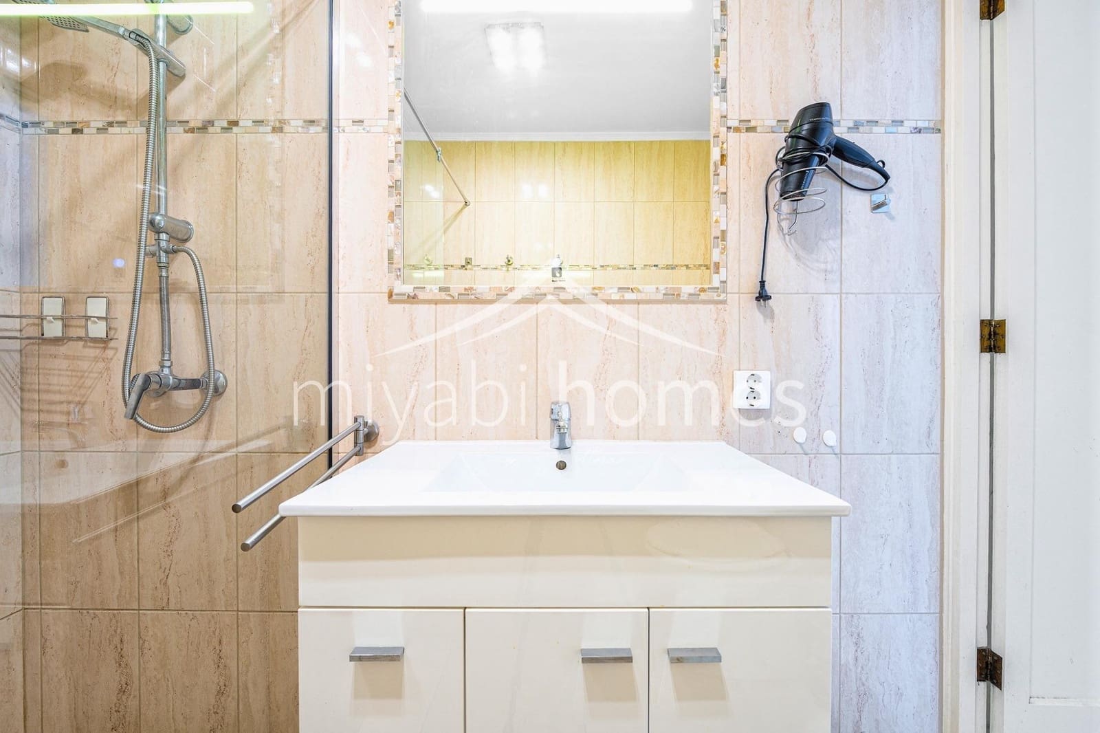 7 bedroom Bungalow for sale in Playa del Ingles with garage - € 1,450,000 (Ref: 9416177)