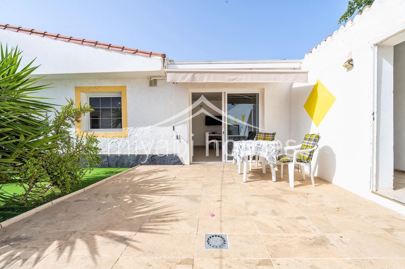 7 bedroom Bungalow for sale in Playa del Ingles with garage - € 1,450,000 (Ref: 9416177)