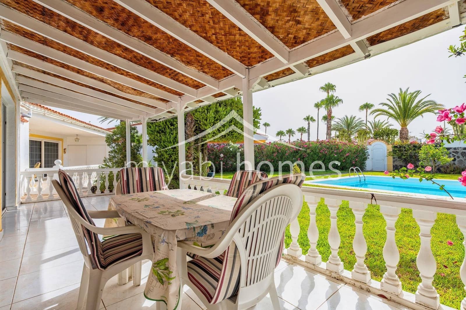 7 bedroom Bungalow for sale in Playa del Ingles with garage - € 1,450,000 (Ref: 9416177)